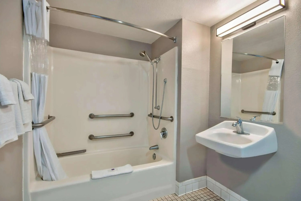 Motel 6-Albuquerque, NM - Carlisle
