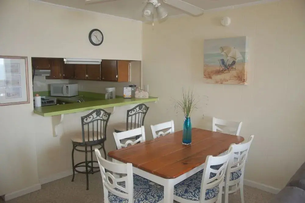 1036-3-C Sunvillas - 2 Br Condo