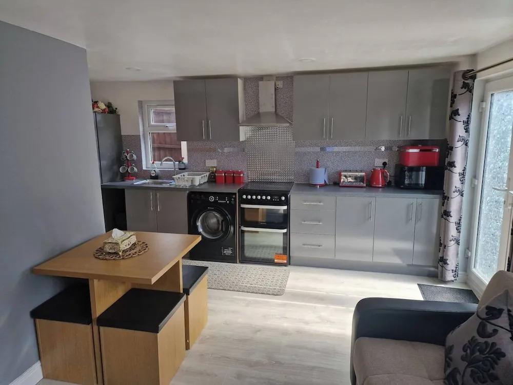 Cozy 2-bedroom Apartment in Tyseley, UK - Perfect City Retreat
