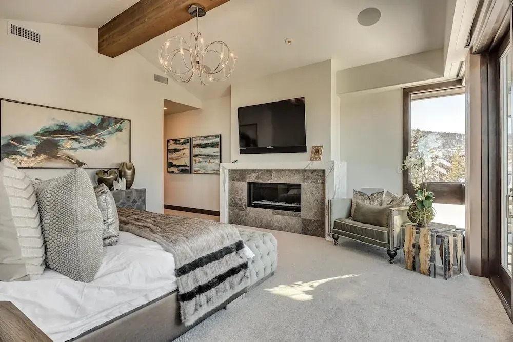 Stunning 6-bedroom Chalet in Heart of Park City 6 Home by Redawning