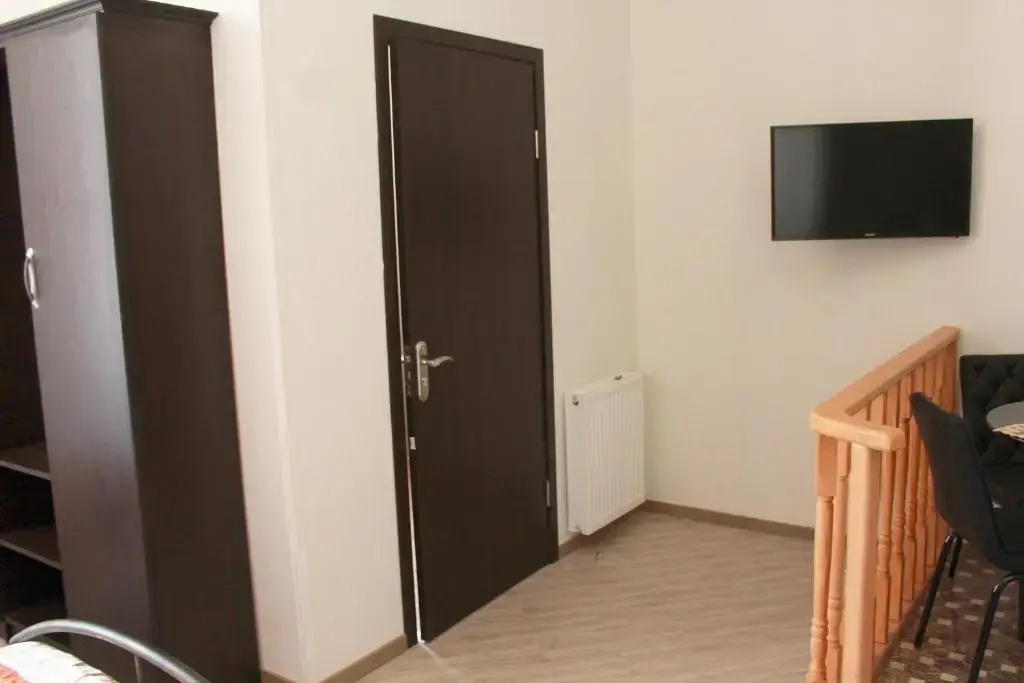 Guest House on Gia Abesadze Street
