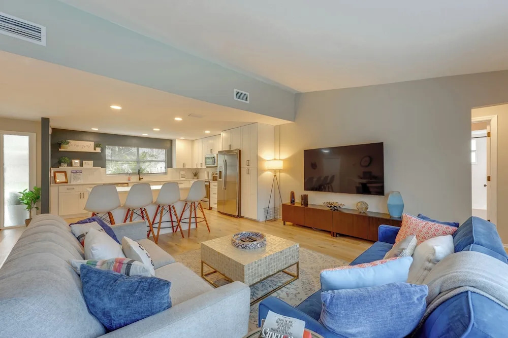 Backyard Oasis: Pet-friendly Largo Retreat w/ Yard