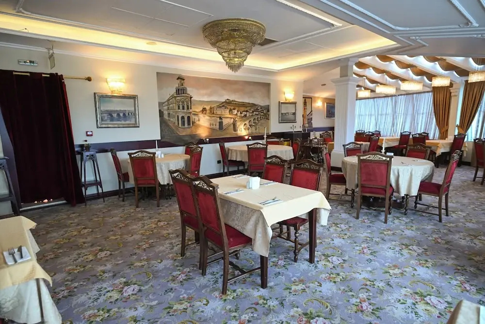 Stone Bridge Hotel