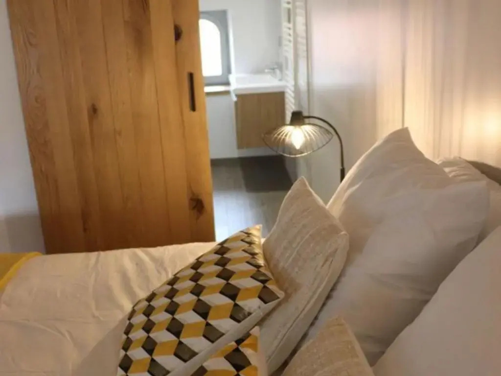 Gîte 18ème avec piscine couverte, terrasse et salle de jeux - 6 pers - FR-1-426-432