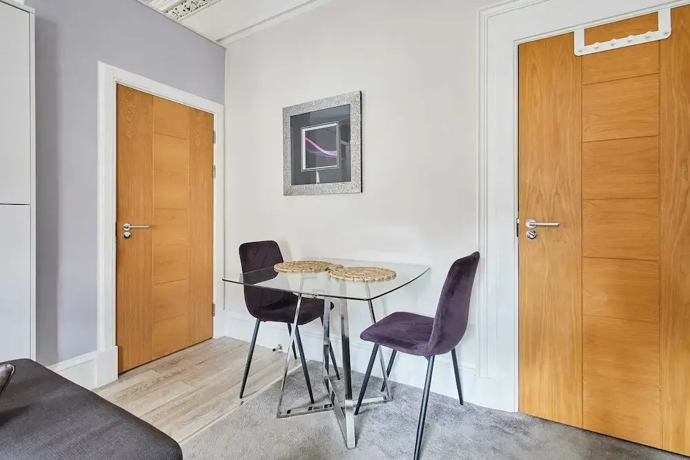 Host Stay Mayford Studio
