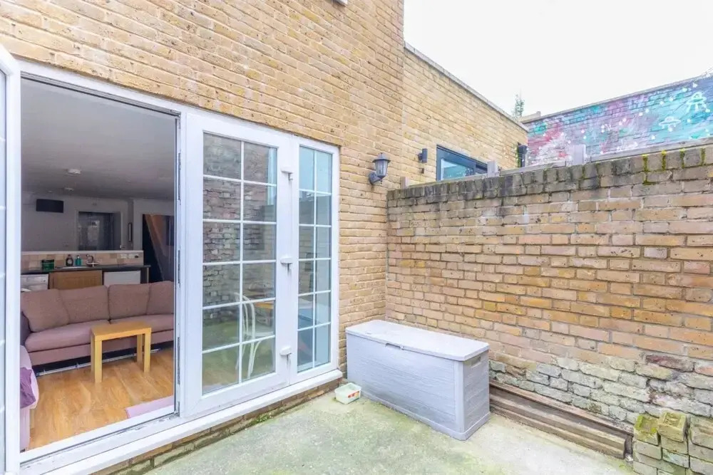 Studio W/private Patio Heart of Brixton, London!