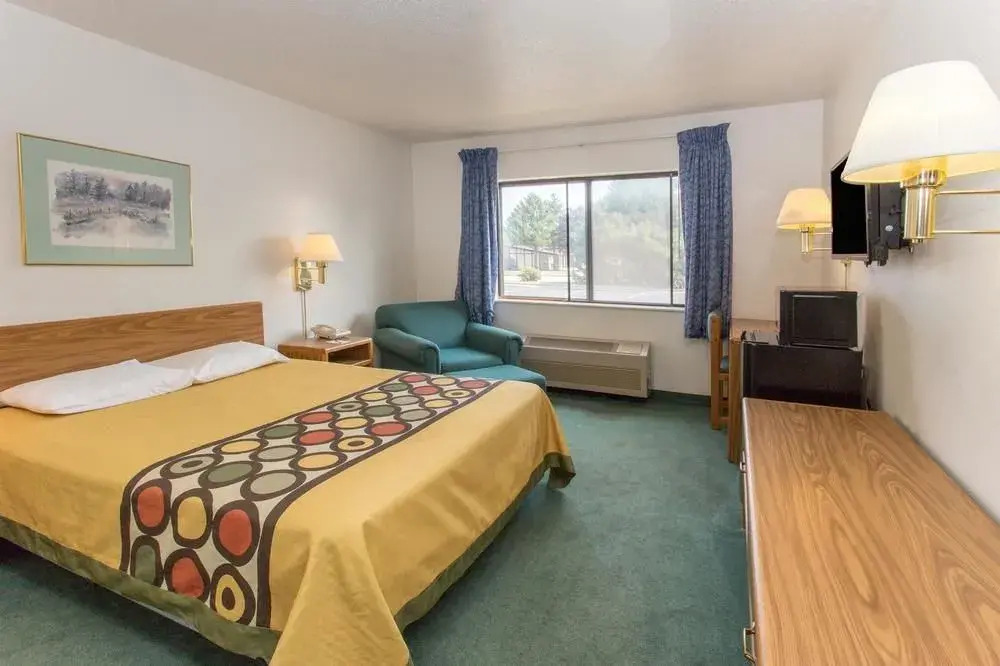 Super 8 Motel - Racine