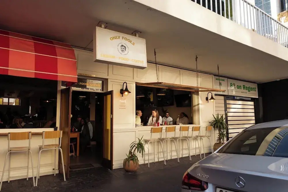 Foools Inn - Trendy Rooms available in the Heart of Sea Point