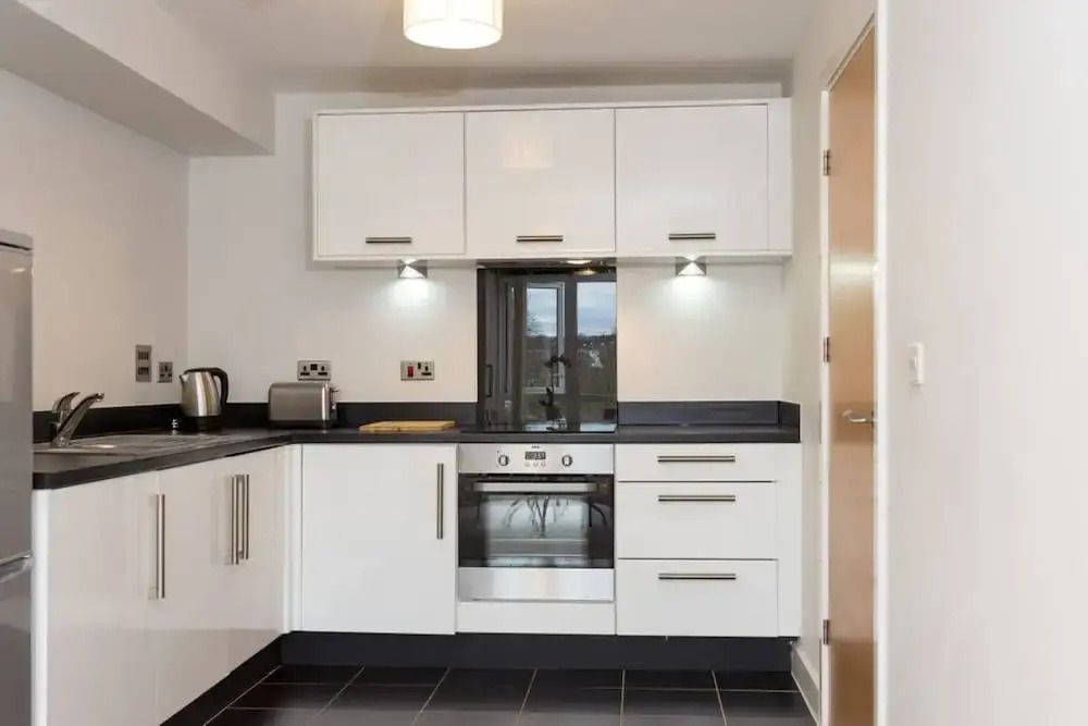 3 Bedroom Apartment Sleeps 6 in Clapham South