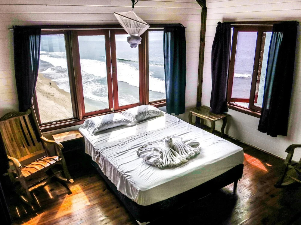 Magnific Rock - Surf Resort & Yoga Retreat Nicaragua