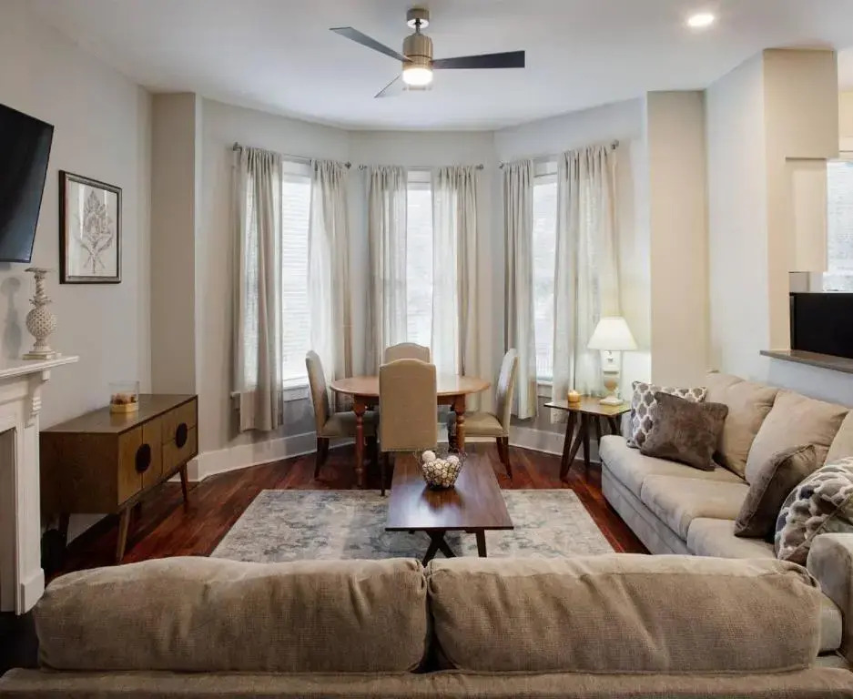 414B Waldburg st · 2 Bedroom Oasis near Forsyth Park