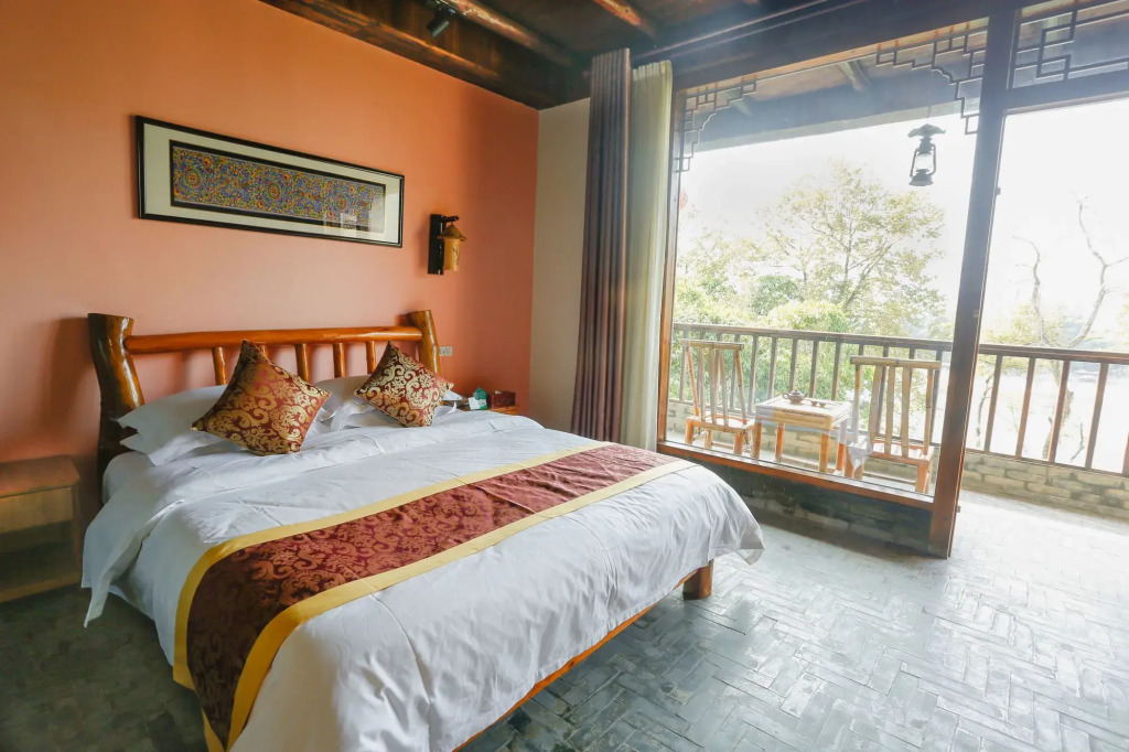 Yangshuo River Lodge Hotel--English speaking team&Swimming pool&Activties organized&Free pick up from Airport or TS over 3 nights