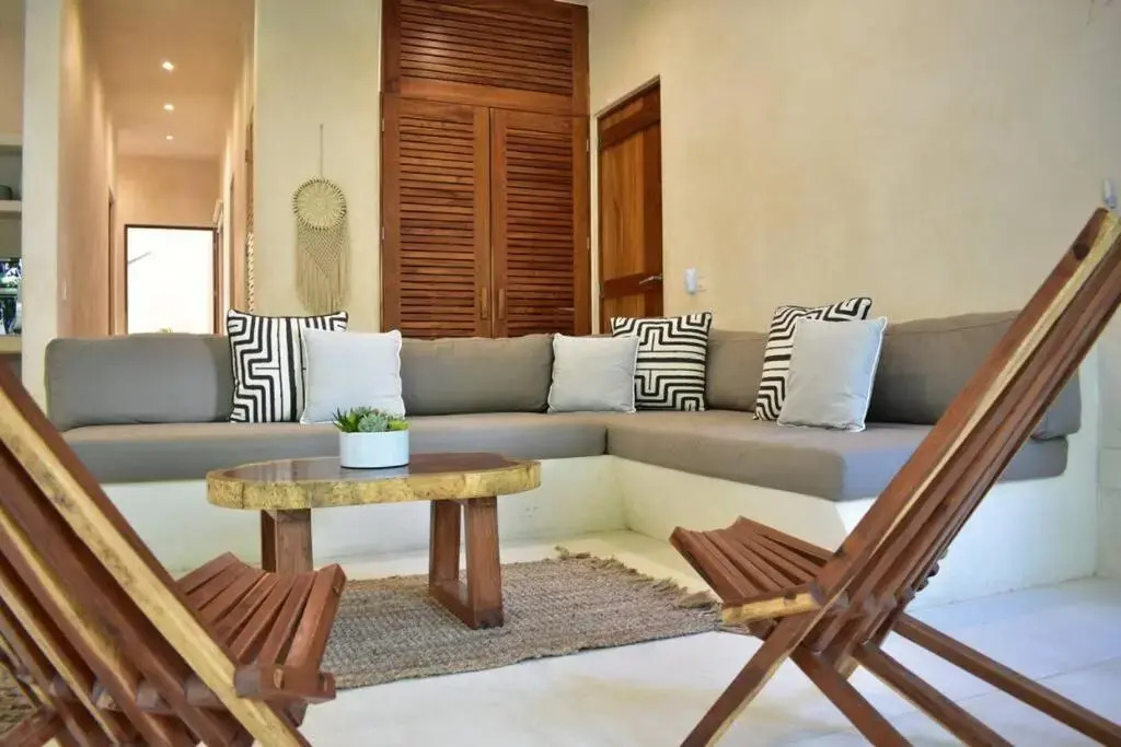 Chic-Modern Apt w/Pool, Garden, Parking & 3 Bikes