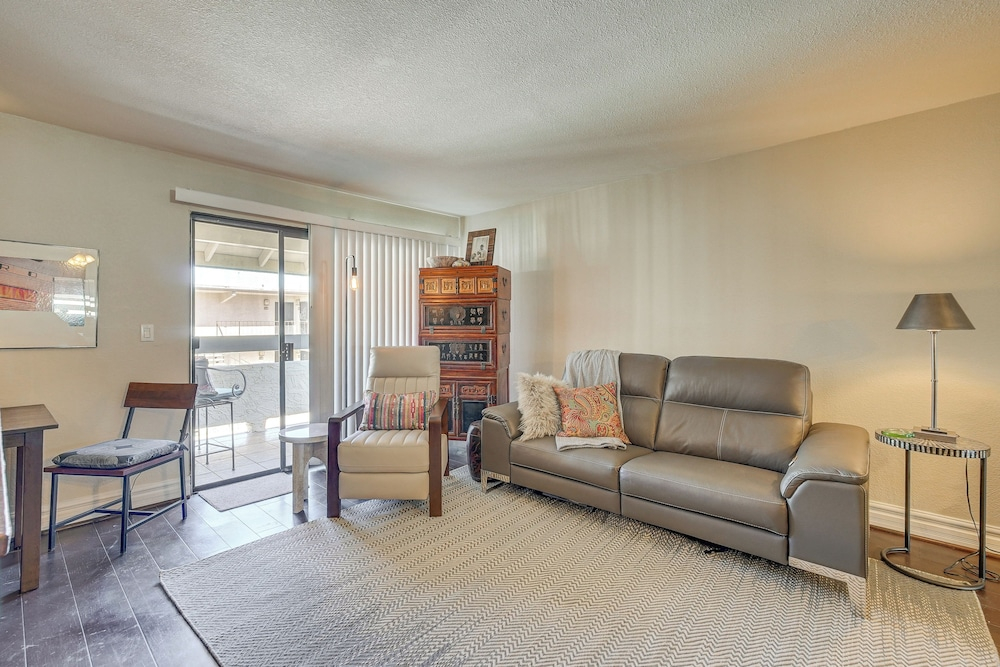 3 Mi to Camelback Mtn! Snowbird Escape w/ Pool