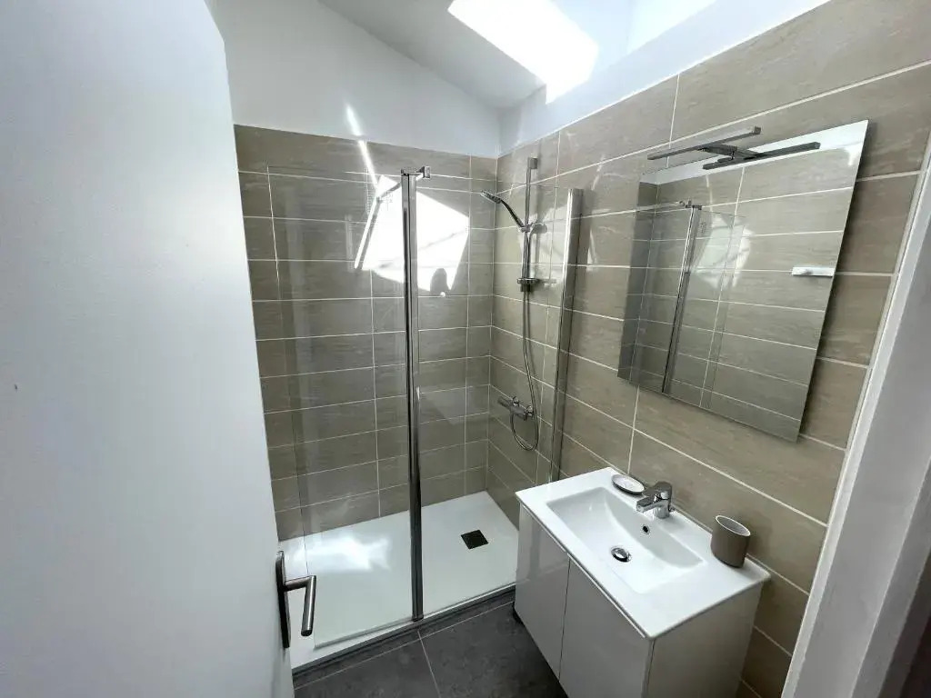 Appartement spacieux 4 chambres, jardin, proche centre-ville