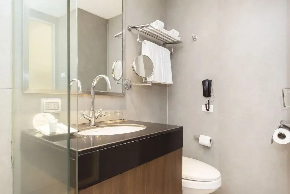 Silver Living Phrom Phong by Favstay
