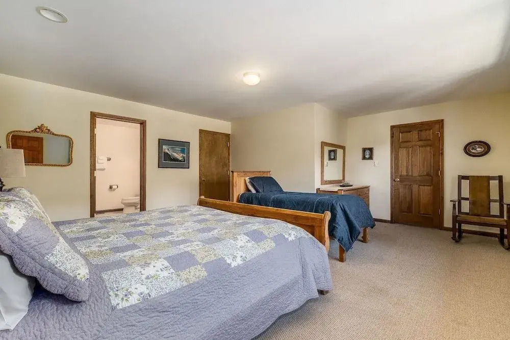 Cascade -- Ev #6148 6 Bedroom Townhouse by RedAwning