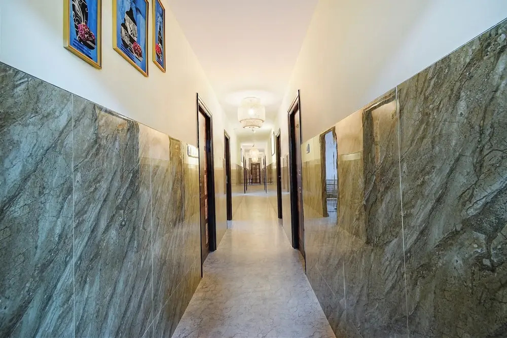 Fabhotel Elite Inn