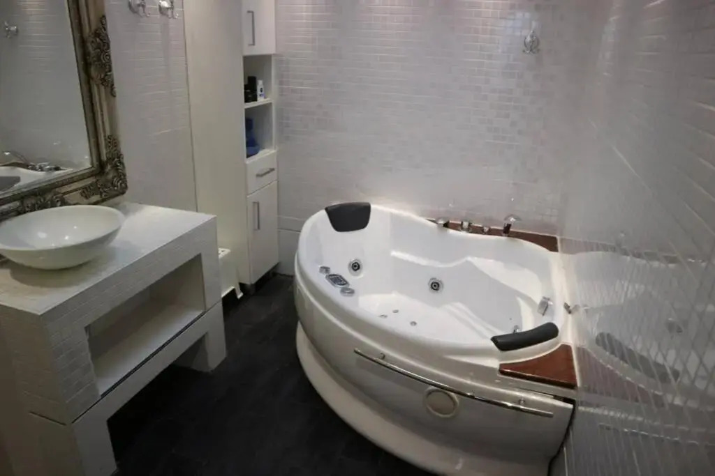 Lake House 74, luxury accommodation
