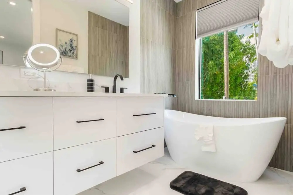 Luxury Paradise Walk to Las Olas -5 Mins to Beach