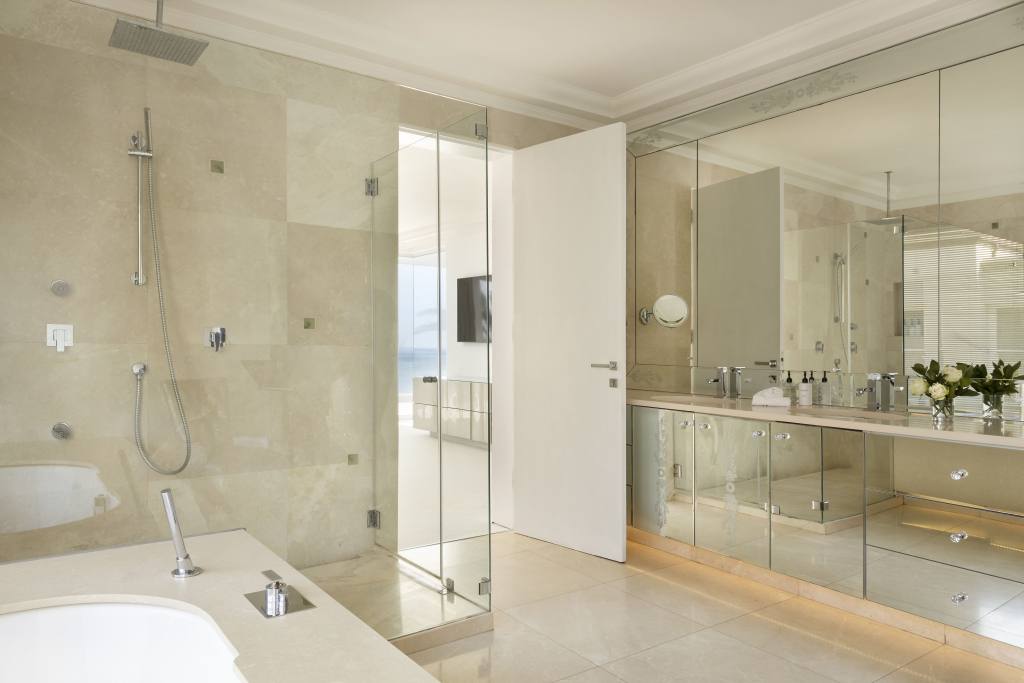 The Clarendon - Bantry Bay