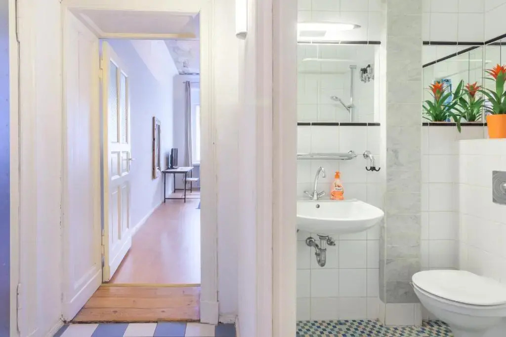The Gleditsch - Central Schöneberg location, 1BR, 1 living room, group friendly, ideal for 2 - 4 Guests