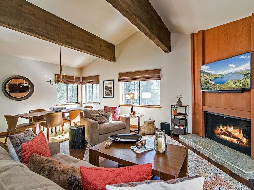 1000 Lakeshore Townhouse Unit 20 3 Bedrooms 2.5 Bathrooms Townhouse