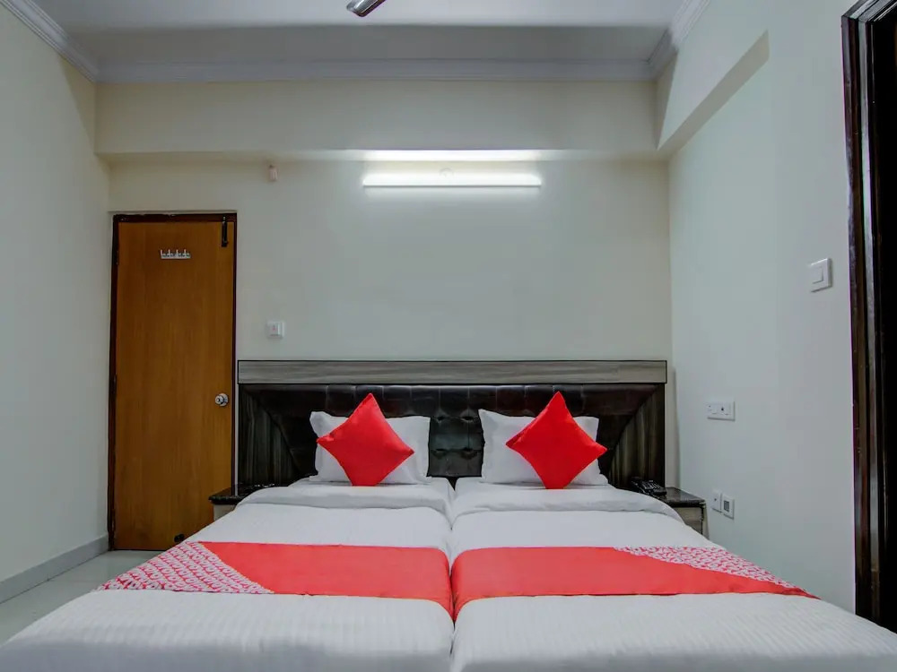 OYO 16120 Balajee Classic Inn