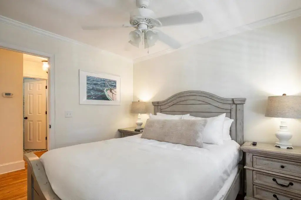 Palmetto by Avantstay Gorgeous Character Home w/ Pool, Sun Room & Pool Table!