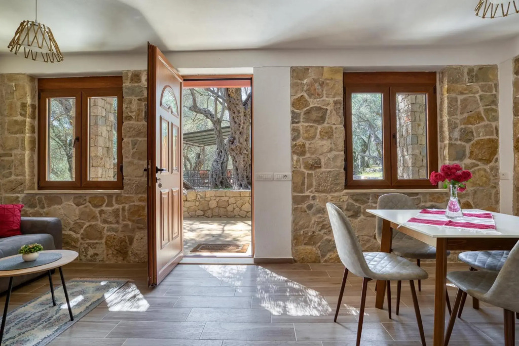 Stonehouse in Olives