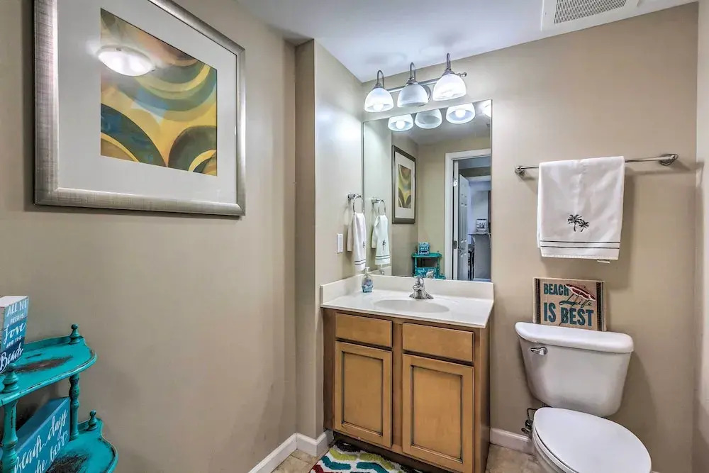 Destin Condo w/ Amenities & Pool < 1/2 Mi to Beach