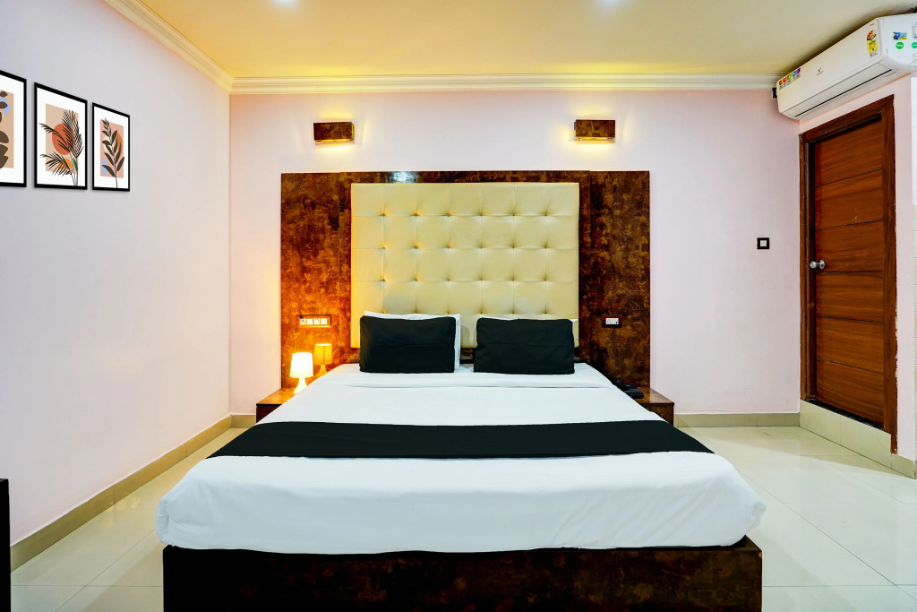 Super Townhouse MG Road Near Commercial Street
