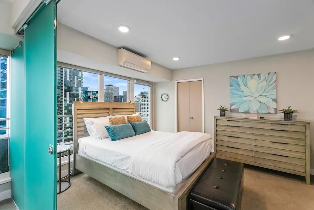 Newmark Bayview Luxury Suite