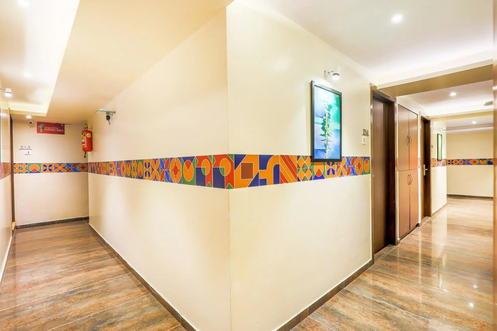 FabHotel Byaris International