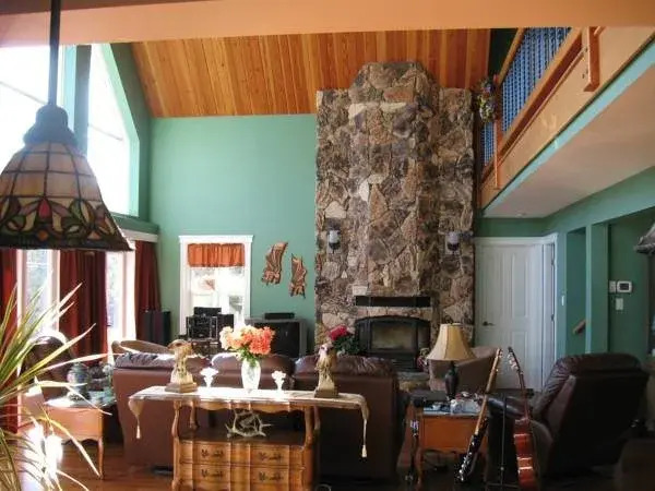 Two Eagles Lodge