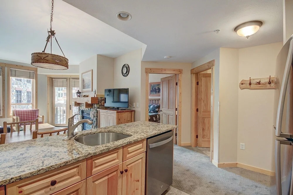 Taylors Crossing In The Heart Of Copper Center Village - Short Walk to American Eagle/American Flyer - TX312 by RedAwning
