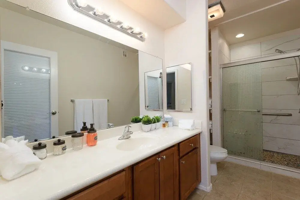 Comfort 3 Bedroom Condo by Redawning