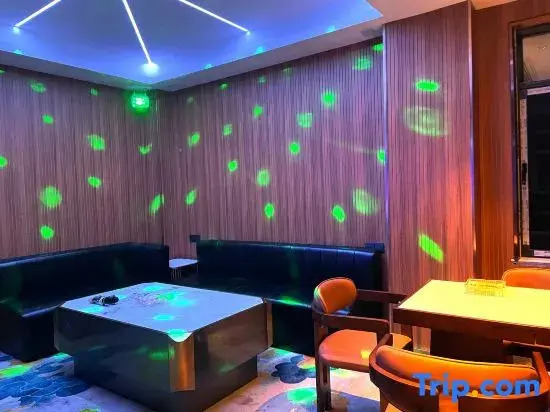 Haiyun Jia Hotel (Danzhou Baimajing Town Majing Night Market)