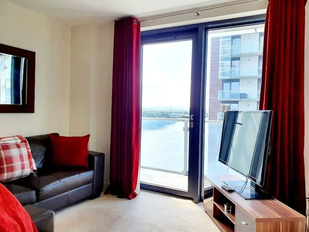 Airy 2 Bed 2 Bathroom With Balcony