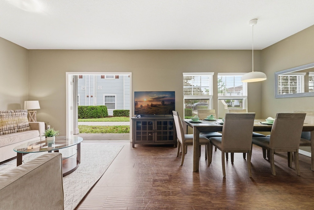 Family 4BR Stay Near Orlando Parks