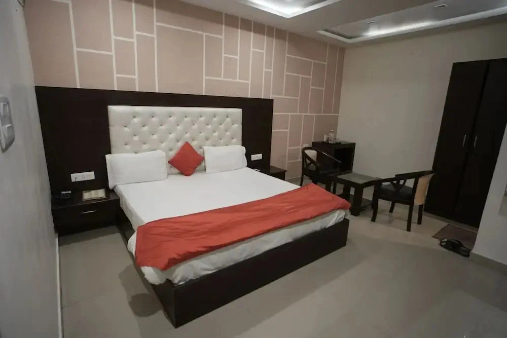 Hotel S R Grand
