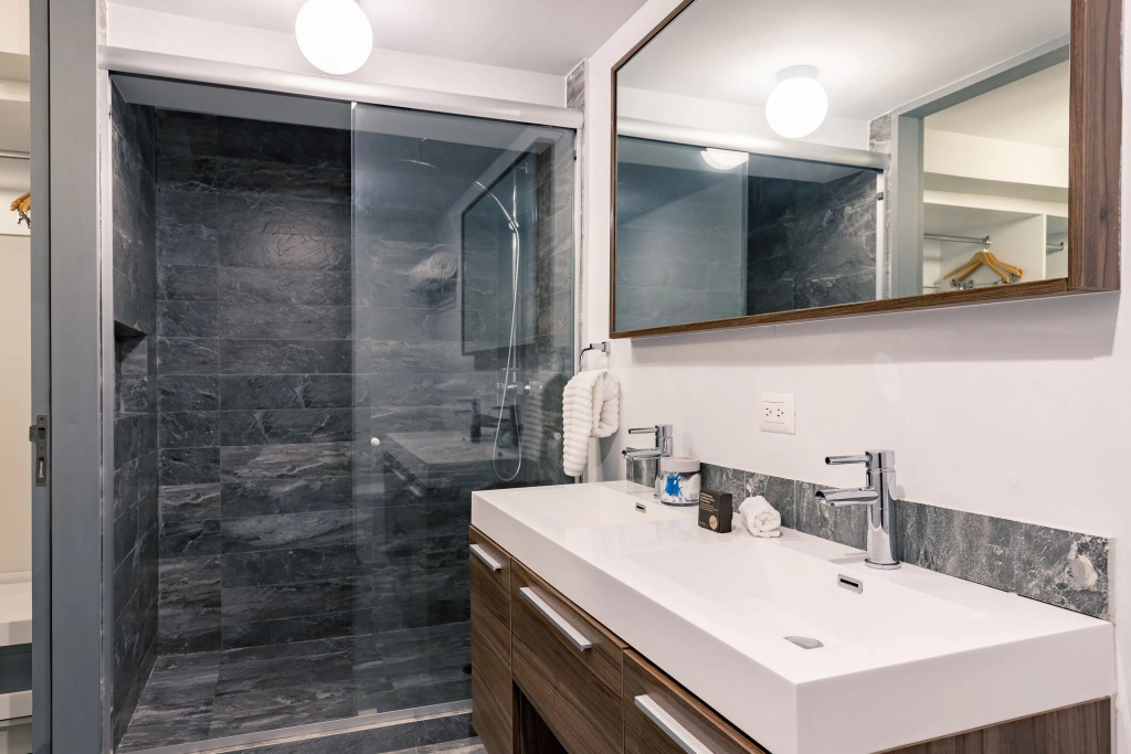 Casai Gorgeous 2 BR Apt With Rooftop