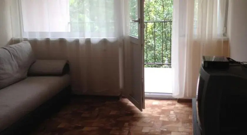 У реки