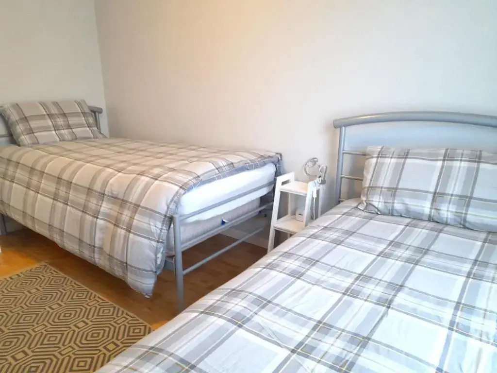 Excellent Location -Central Belfast - Parking - 4 Beds