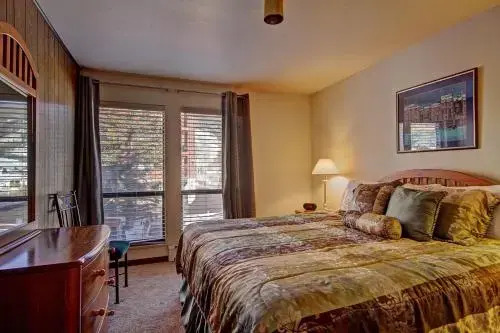 A208 Lake Cliffe Condos