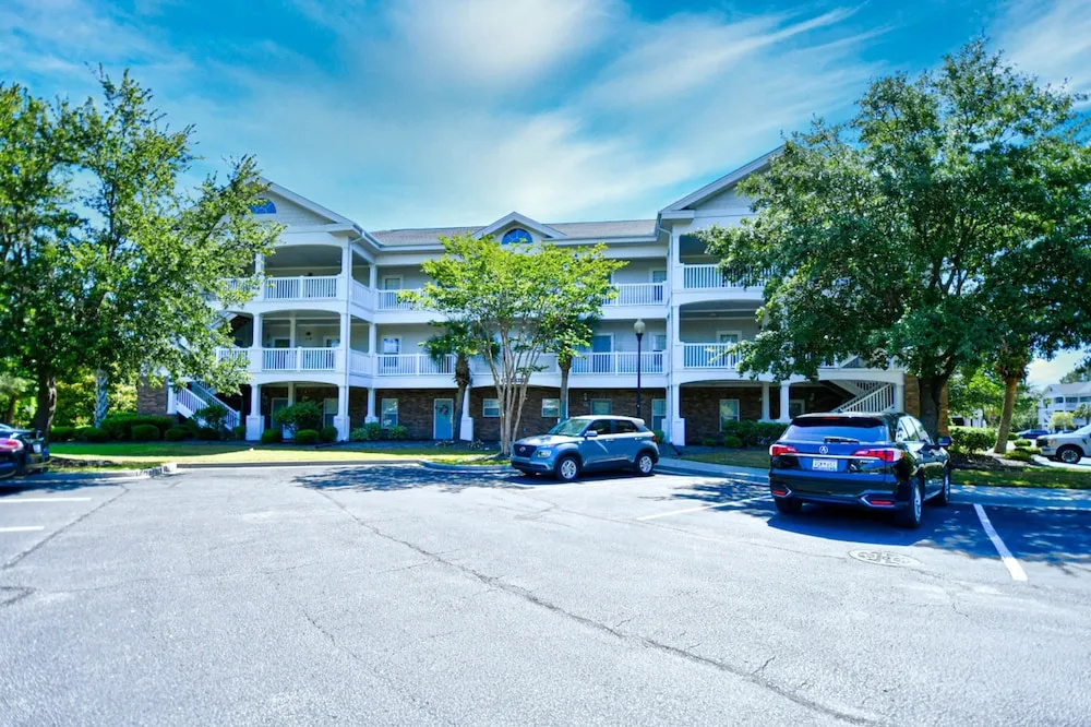 Stylish Comfy Resort Gem Balcony Pool Parking
