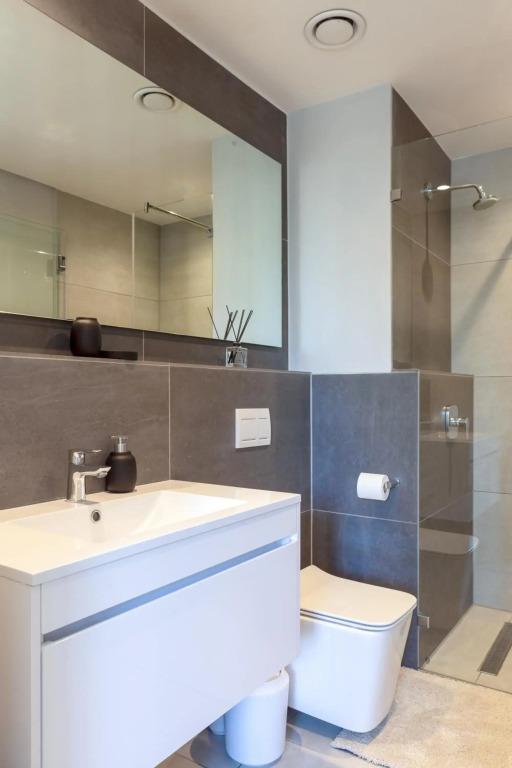 Trendy 2 bedroom apartment in Greenpoint, Cape Town.