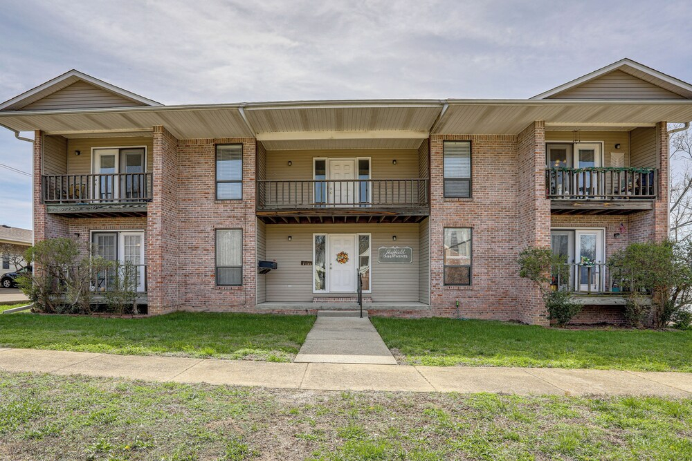 3 Mi to Town! Cozy Apartment in Poplar Bluff