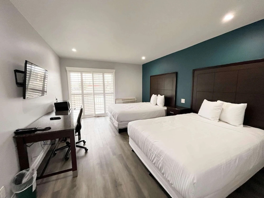 Vallejo Inn & Suites