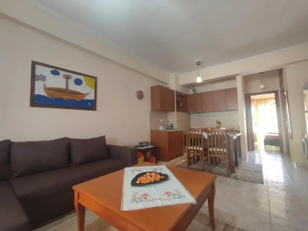Dreamy 2 bedroom condo with free parking